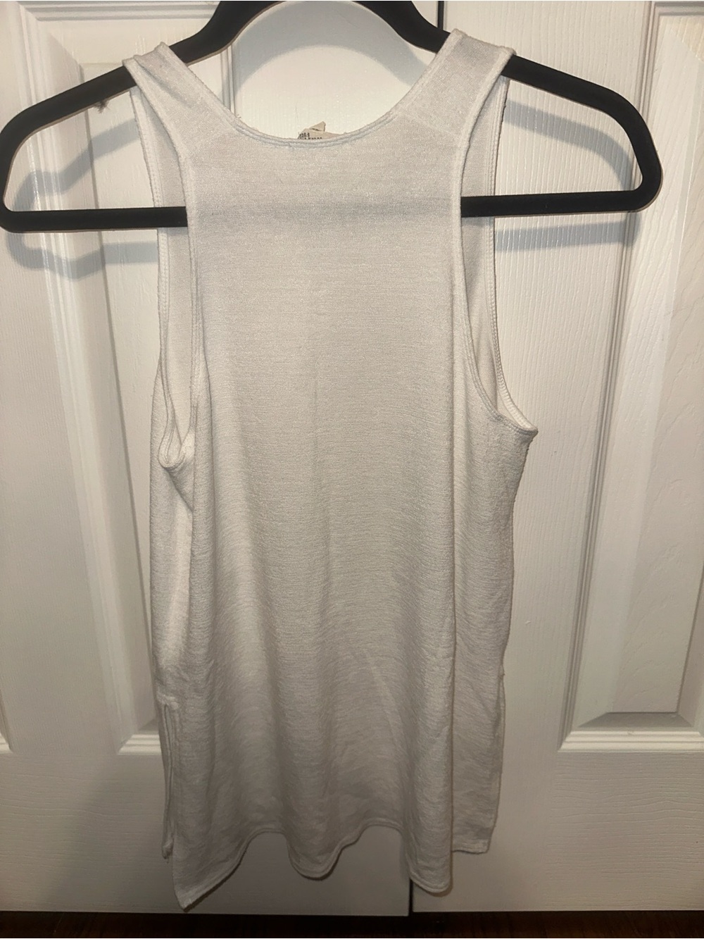 Wilfred White Ribbed Scoop-Neck Tank. Loose fit.